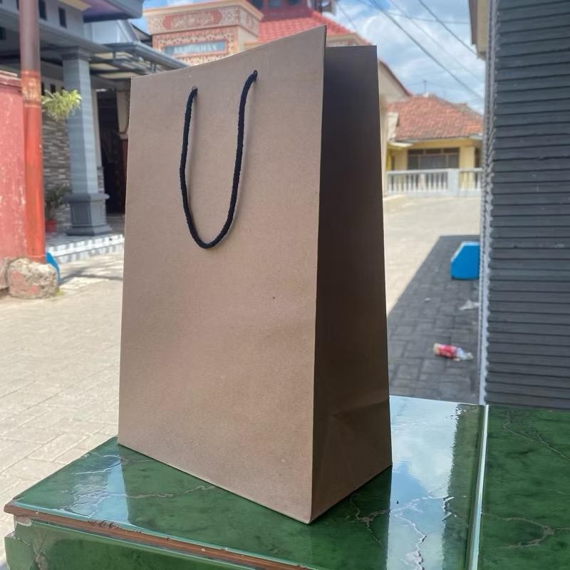 

Paperbag polos coklat ukuran 20x11x30 R6 panjang (paket 12pcs)|Tas Kertas |Tas Kado |Tas Souvenir |Paper bag kustom