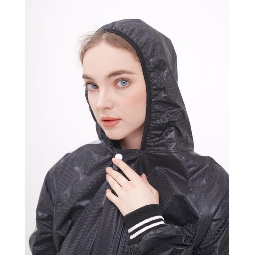 Living - Jaket Sauna Jogging Olahraga Stelan Jas Hujan Multifungsi Pria Wanita Berkualitas