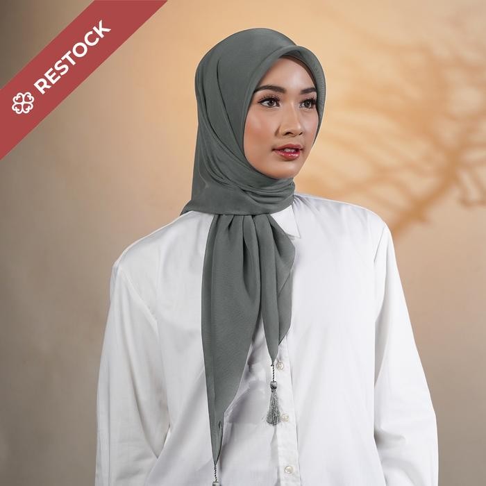 Pilihan- Napocut Hijab - Plain Tassel - Hijab Segiempat Paris Jepang Premium Ronce Grey &