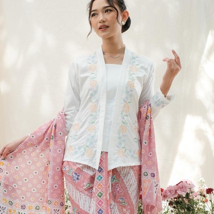 Kebaya Encim Bordir Lengan Panjang Meradelima Katun Jepang Putih