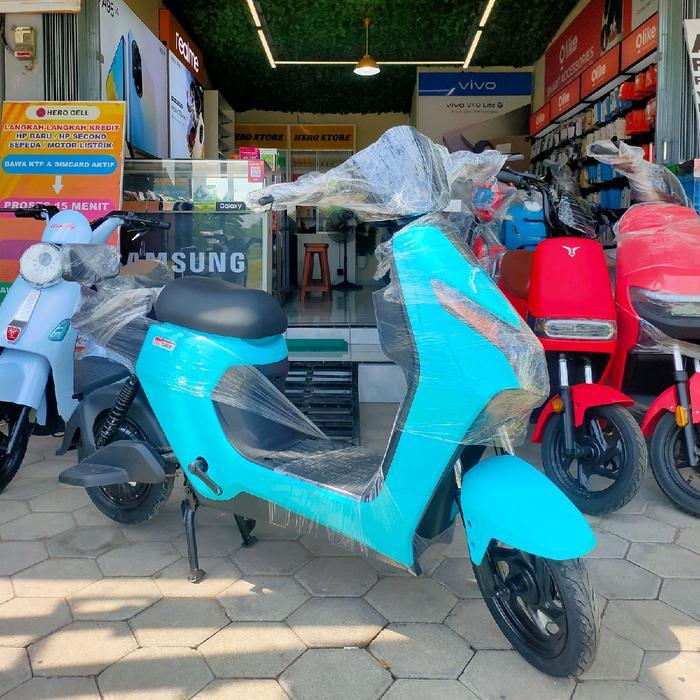 Sepeda listrik Uwinfly D60 biru