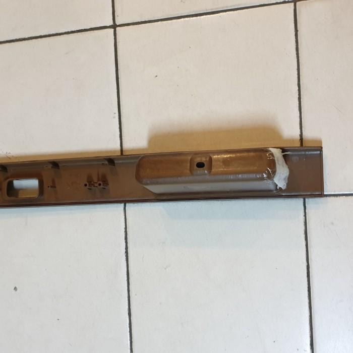 Cover Power Window Panel Wood Belakang Kanan Asli Mitsubishi Kuda