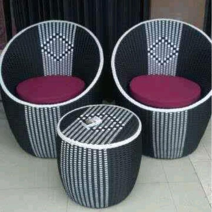 Teras Gentong Putri Kursi Teras Rotan Sintetis Set 2 Kursi & 1 Meja Busa Nyaman Mudah Dibersihkan