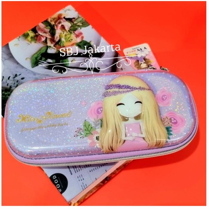 

TEMPAT PENSIL KOTAK PENSIL MIRIP SMIGGLE LOOKALIKE 3D HARDCASE LILY ASTER
