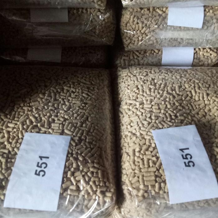 voer 551 pur babi 1 kg produk charoen pokphand