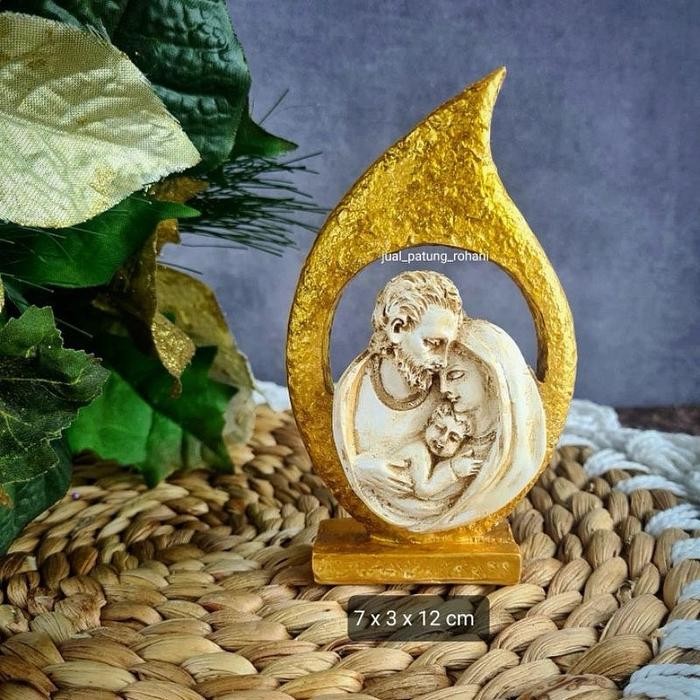 Patung Keluarga Kudus Daun 12 cm