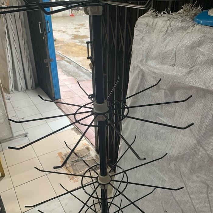 Rak Matahari Apc 7 Susun Hitam Tebal Dengan Kaki Roda - Besi Dinding