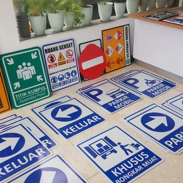 

RAMBU DILARANG PUTAR BALIK 35CM X 50CM PLAT ALUMUNIUM