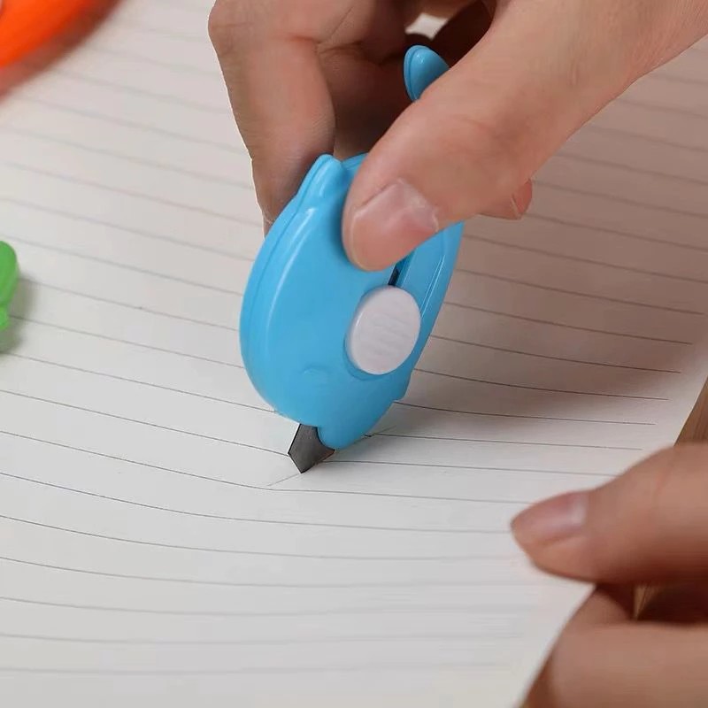 

MOTOFIT Cutter Mini Motif Dolphin Pisau Kecil Model Dolphin Alat Bantu Buka Paket Serbaguna PRODUK MULTIFUNGSI UNTUK RUMAH ANDA