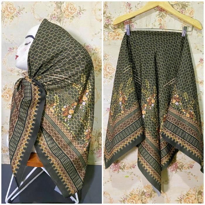 Hijab Segi Empat Voal Motif Klara Hitam Kehijauan