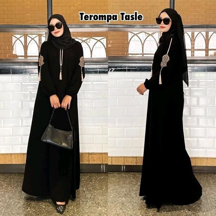 KirimCpT- Abaya Gamis Hitam Terompah Tasle Saku Dan Tangan Coksu By Sabella Abaya
