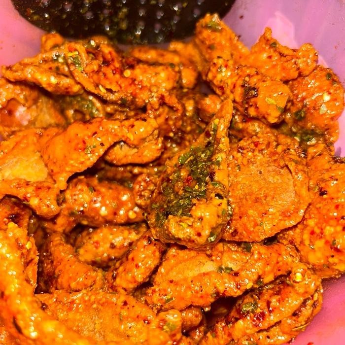 

1KG KULIT AYAM CRISPY! KUYAMBRE! (PEDAS CHILI OIL/DAUN JERUK) KRIPIK