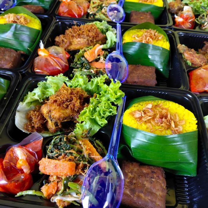 

Pilihan- Nasi Kuning Tumpeng Nasi Box Mamih Catering