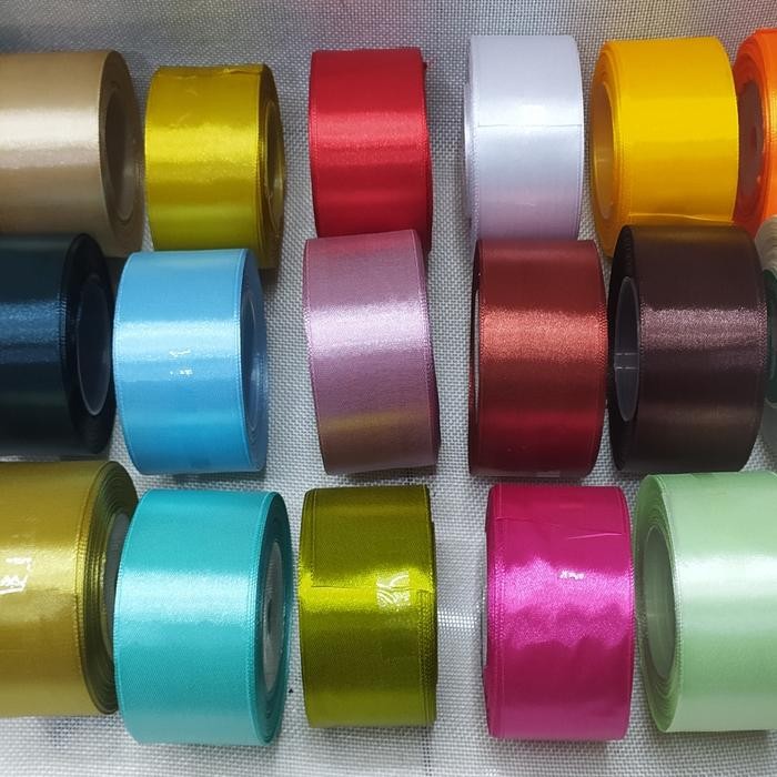 

Pilihan- Pita Satin Ukuran 1 1/2 In Atau 4 Cm Isi 1 Rol