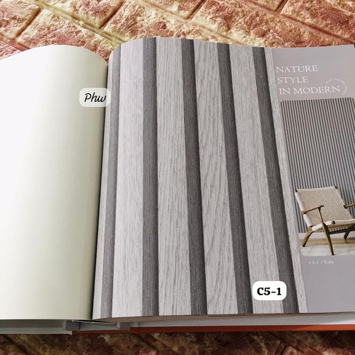 Wallpaper Dinding Motif Panel Kayu 3D Abu Cream Coklat Chroma