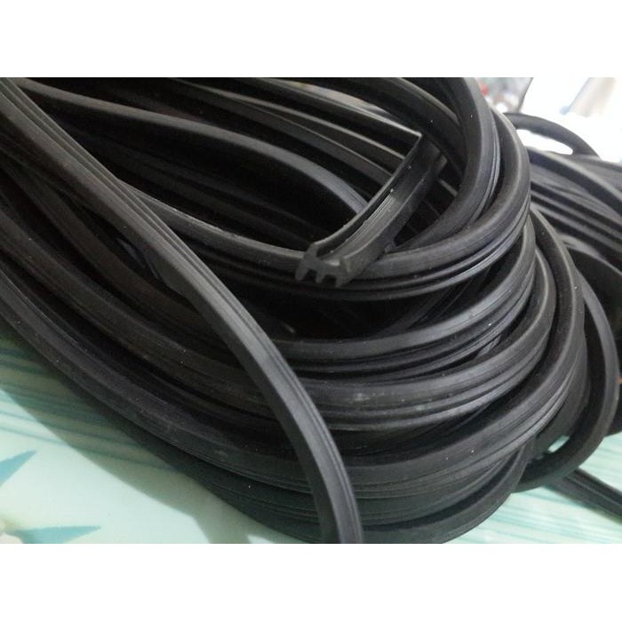 karet etalase hitam showcase kaca