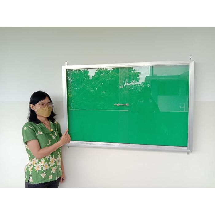 

Mading kaca pengumuman tembok , bisa pilih ukuran dan custom
