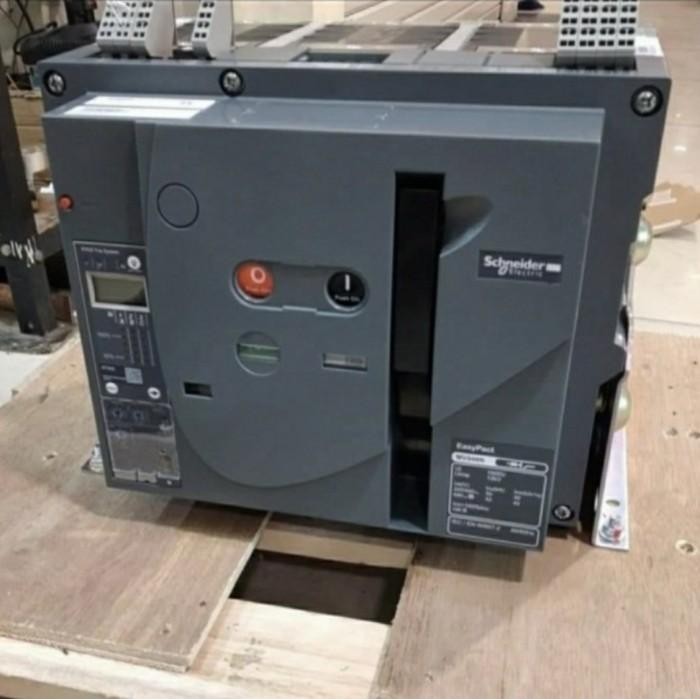 SCHNEIDER ACB MVS 1000A 3POLE MOTORIZED UVT AUX MICROLOGIC 2.0