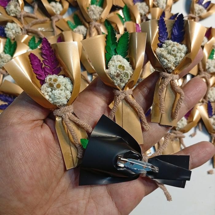 Pin/Bross/Corsage Buket Bunga Edelweis Kering