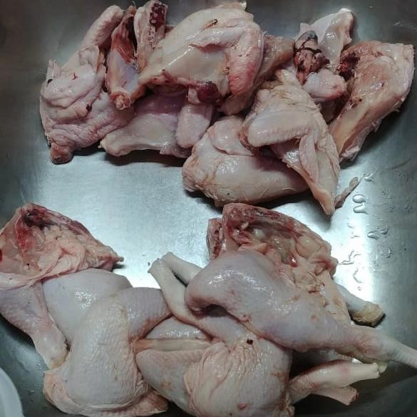 

Pilihan- Ayam Tg Atau Ayam Potong 8 Utuh Pasar Murah Bandung /1Kg