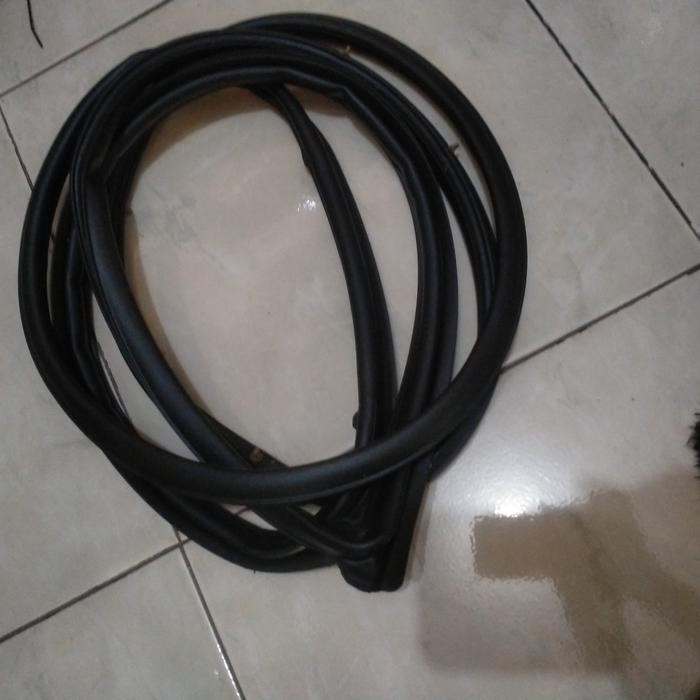 KARET PINTU DEPAN INNOVA LAMA