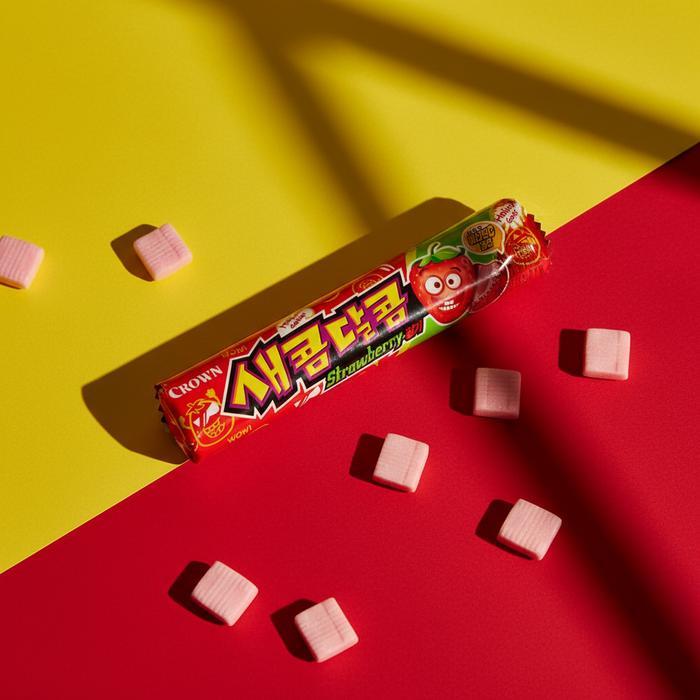 Crown Sweet Sour Candy Chewy Strawberry 29G - Permen Kenyal Sensasi Manis Asam Stroberi Made In