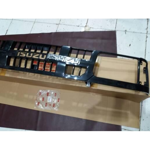 Grill Panther 2.5 Kotak Asli + Emblem Isuzu Asli