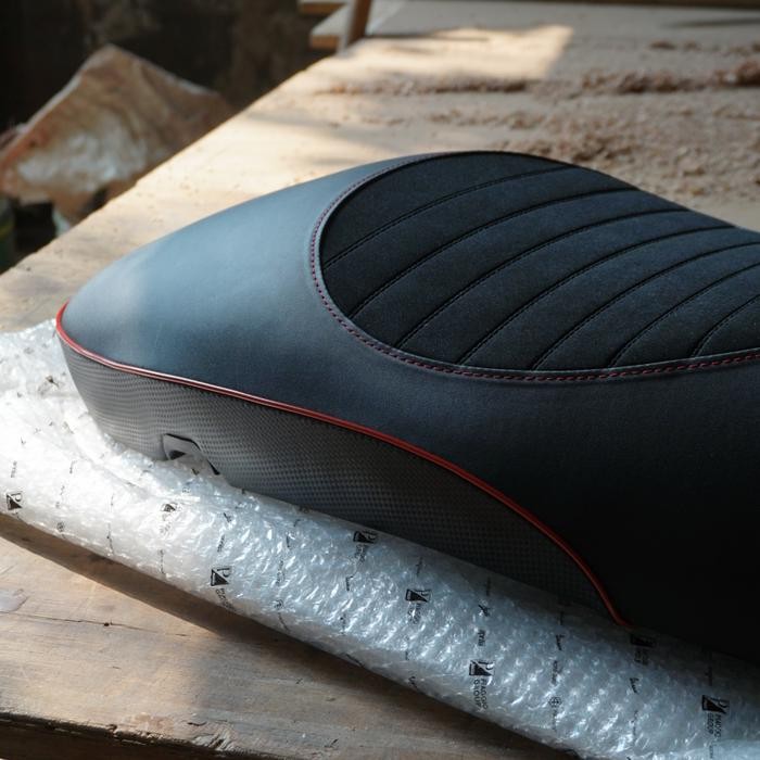 Jok Vespa Sprint Carbon Iget Single Seat Original