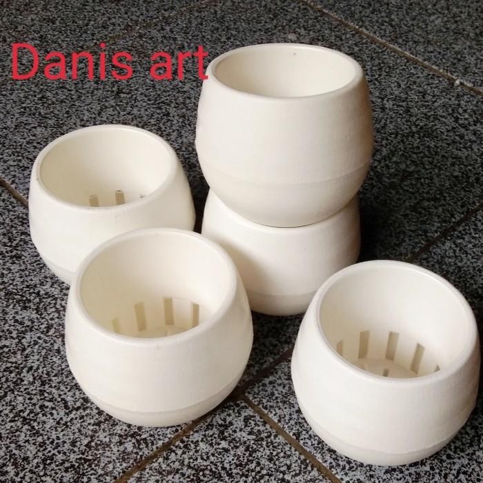 Pot bola/ Pot kaktus/ Pot putih / Pot mini
