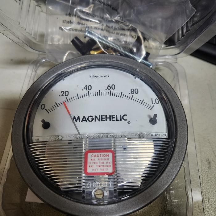 Magnehelic Dwyer 0-1 kilopascals. Dwyer 0-1 kilopascals.
