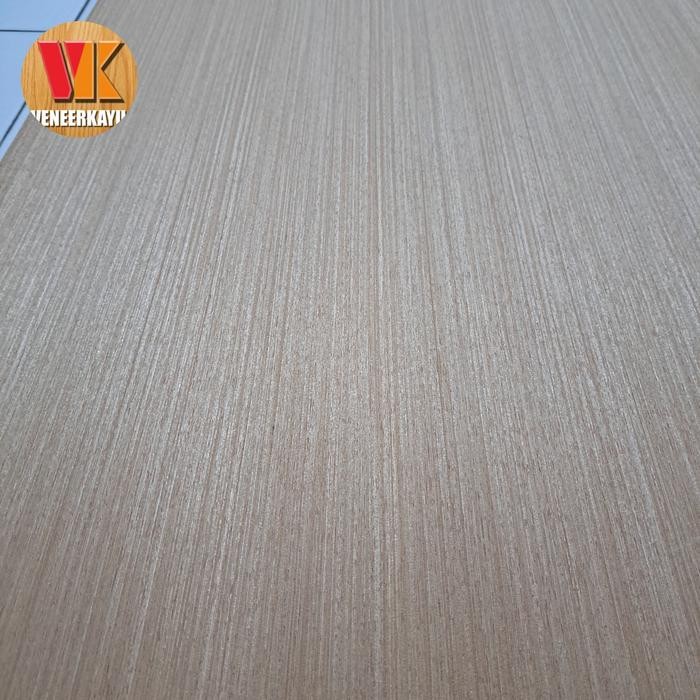 Veneer kayu Mega Nyatoh lurus