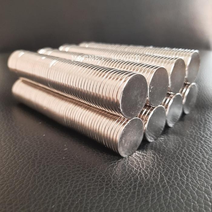

Magnet Neodymium Bulat Round Koin Coin Diameter 20x2mm 20mmx2mm 20*2mm