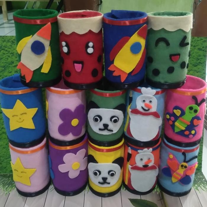 

TEMPAT PENSIL DARI KERTAS DAN BOTOL BEKAS