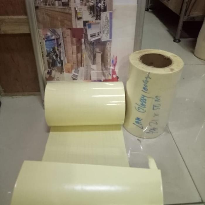 

Bahan Laminasi GLOSSY 100Gsm A4 21cm x 45m - Roll