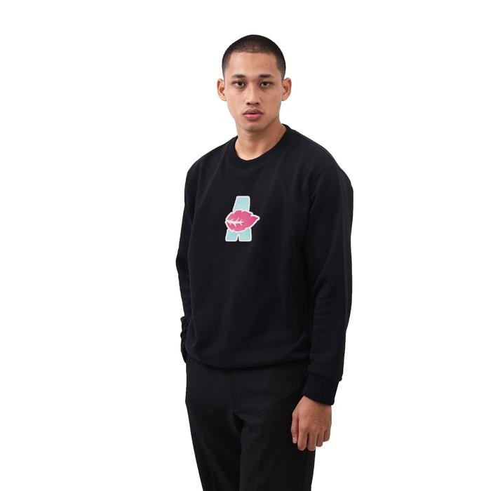LEAF Versa Black Crewneck terlaris