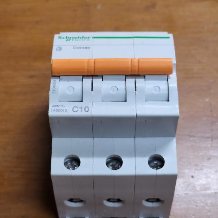 Mcb Schneider Domae 3P 10A