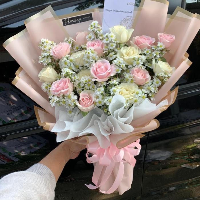Bunga ulang tahun surabaya / buket bunga wisuda / buket bunga mawar / bunga ulang tahun / buket