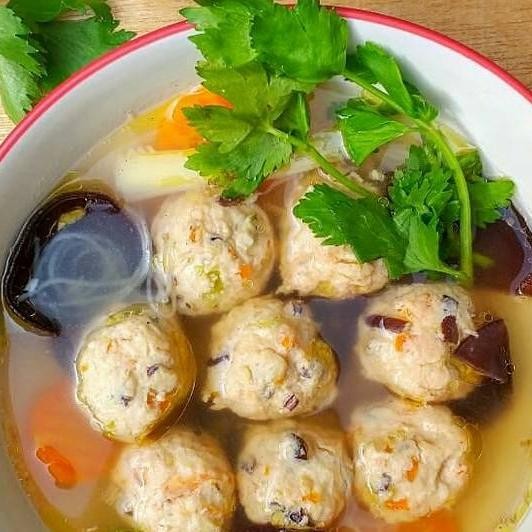 

Pilihan- Baso Lohua Bakso Rambutan Bakso Ayam