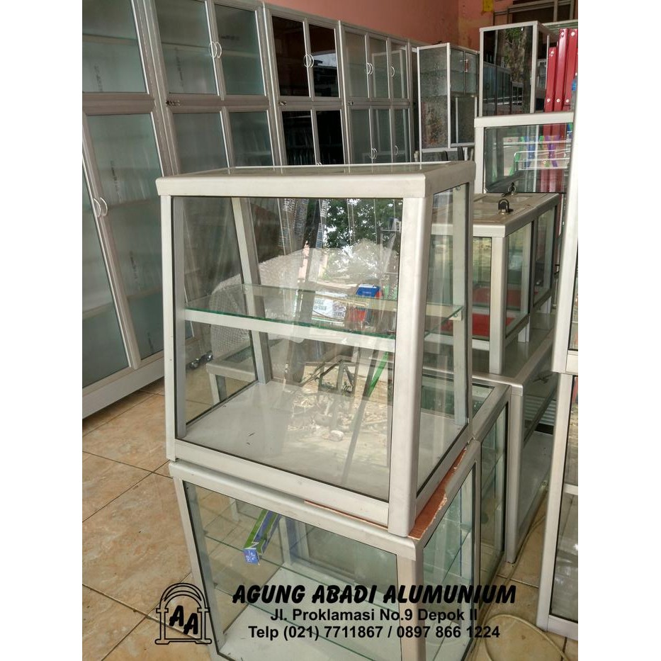Pilihan- Etalase Shocwase Kaca Miring