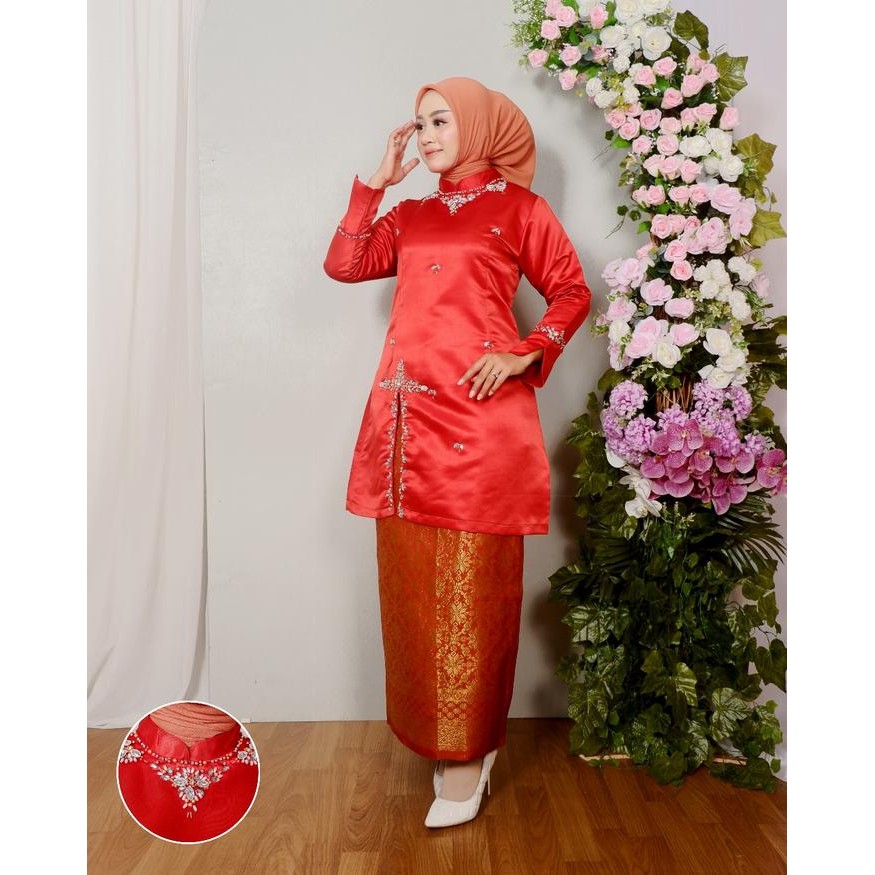 Pilihan- Setelan Tunik Satin Belah Samping Kombinasi Rok Songket Lilit