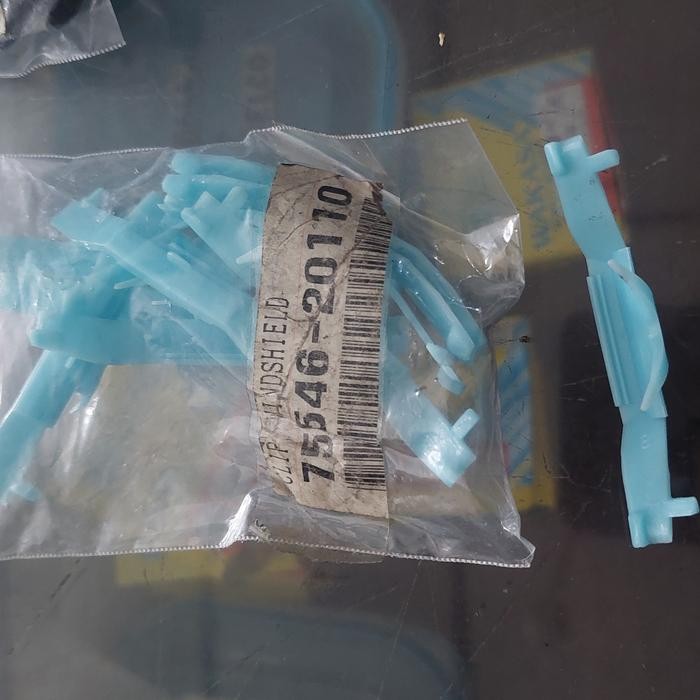 Clip Moulding Kaca Depan Toyota Corona AT171 ST171 Ori 75546-20110