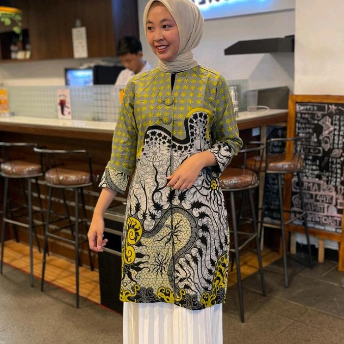 de68- Tunik Batik Qistina Motif Kenanga Solo Bahan Katun Halus Model Kancing Depan Atasan