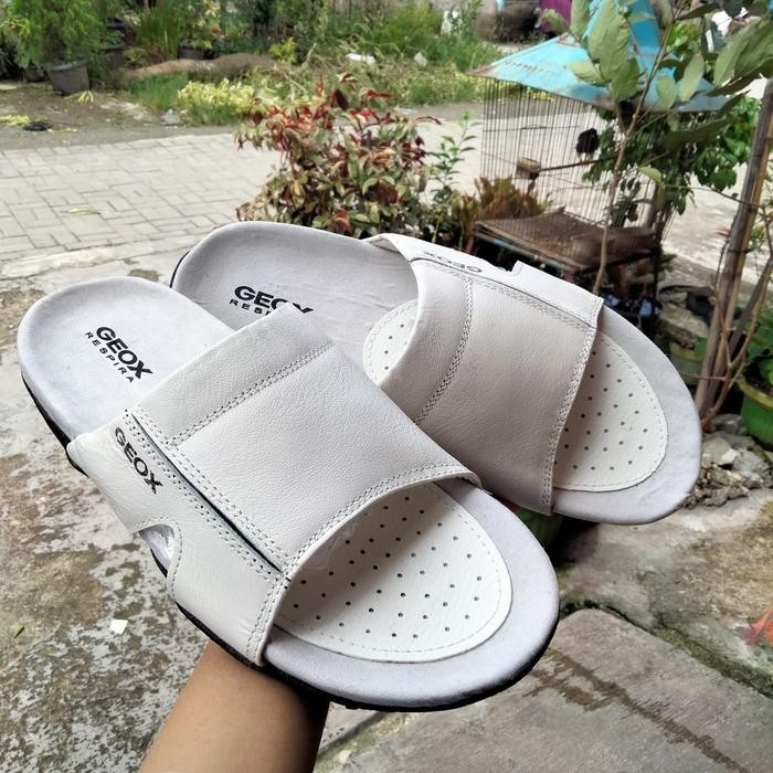 Geox Sendal Kulit Pria Slip On Sandal Shoes Pria Dengan Bahan Kulit Asli