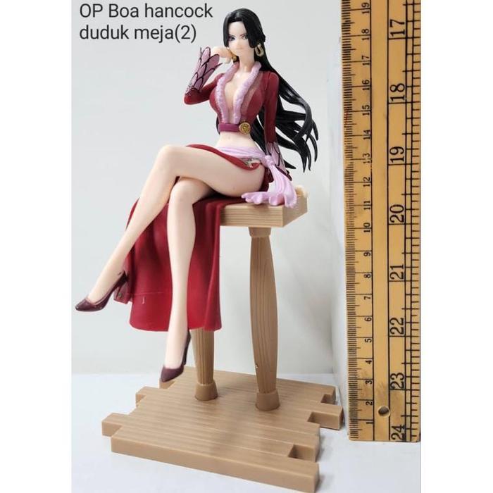 Ready Action Figure One Piece Boa Hancock Duduk