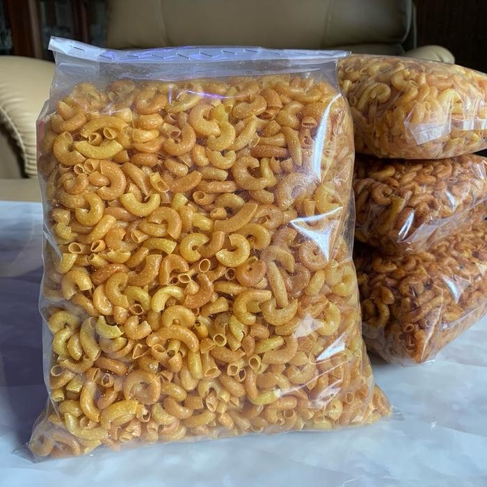

MACARONI MANG ADE CIPASUNG 1 KG MAKARONI CIKRUH KRIUK ENAK CEMILAN MAKANAN RINGAN MAKARONI VIRAL 10