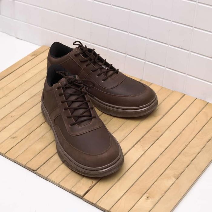 Sepatu sneakers pria kulit asli sepatu casual pria sepatu santai pria sepatu kulit sapi asli branded