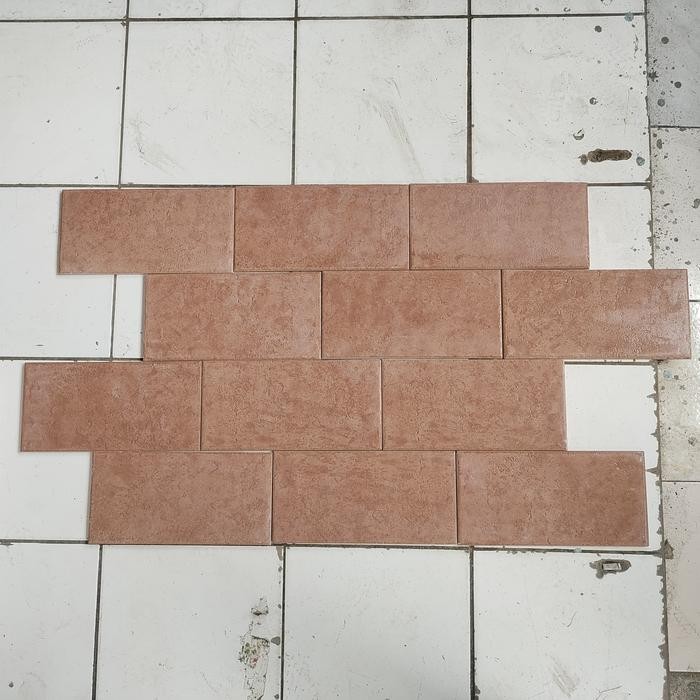 KERAMIK DINDING TAMAN 20X40 KASAR TIMBUL BATU ALAM BATA STONE ABU