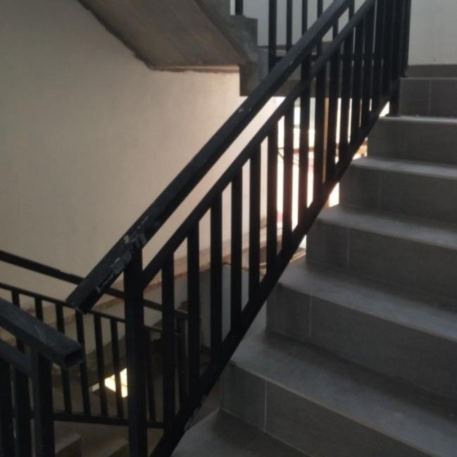 Railing tangga minimalis besi / railing tangga besi / pegangan tangga