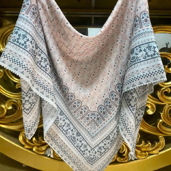 Kerudung Segi Empat Hijab Motif Janu Cream