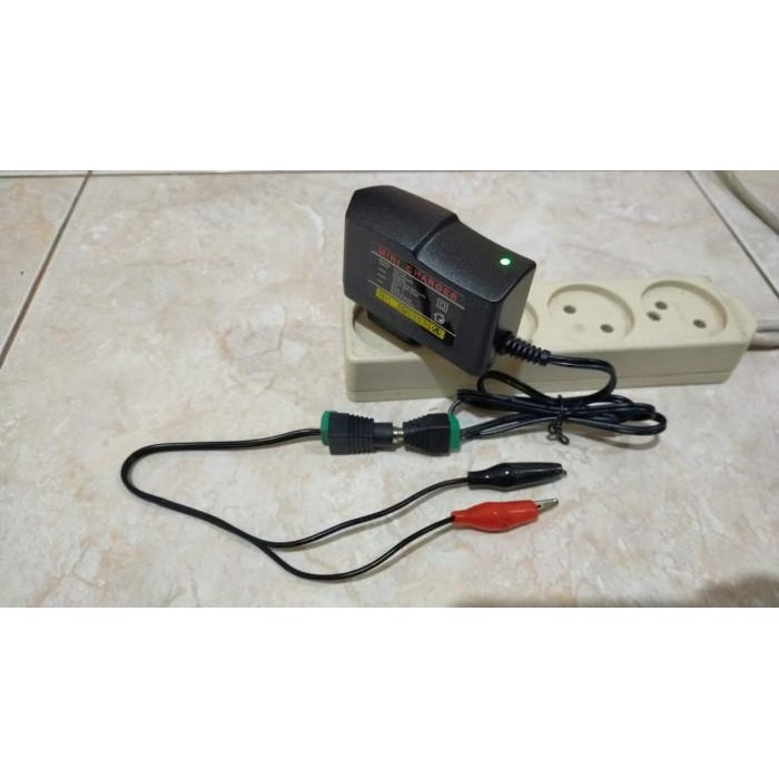 Charger Cas mobilan aki / Adaptor mobilan aki 12V otomatis